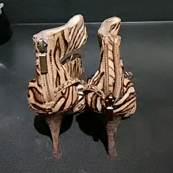 Shoes - Picture 3 of 4